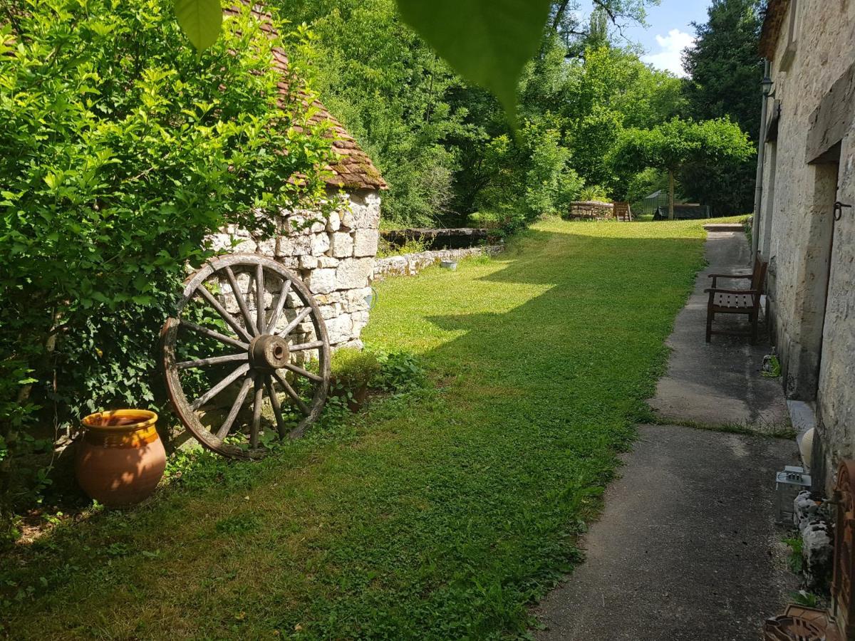 לינה וארוחת בוקר Murat Le Moulin De Jules Et Akasha מראה חיצוני תמונה