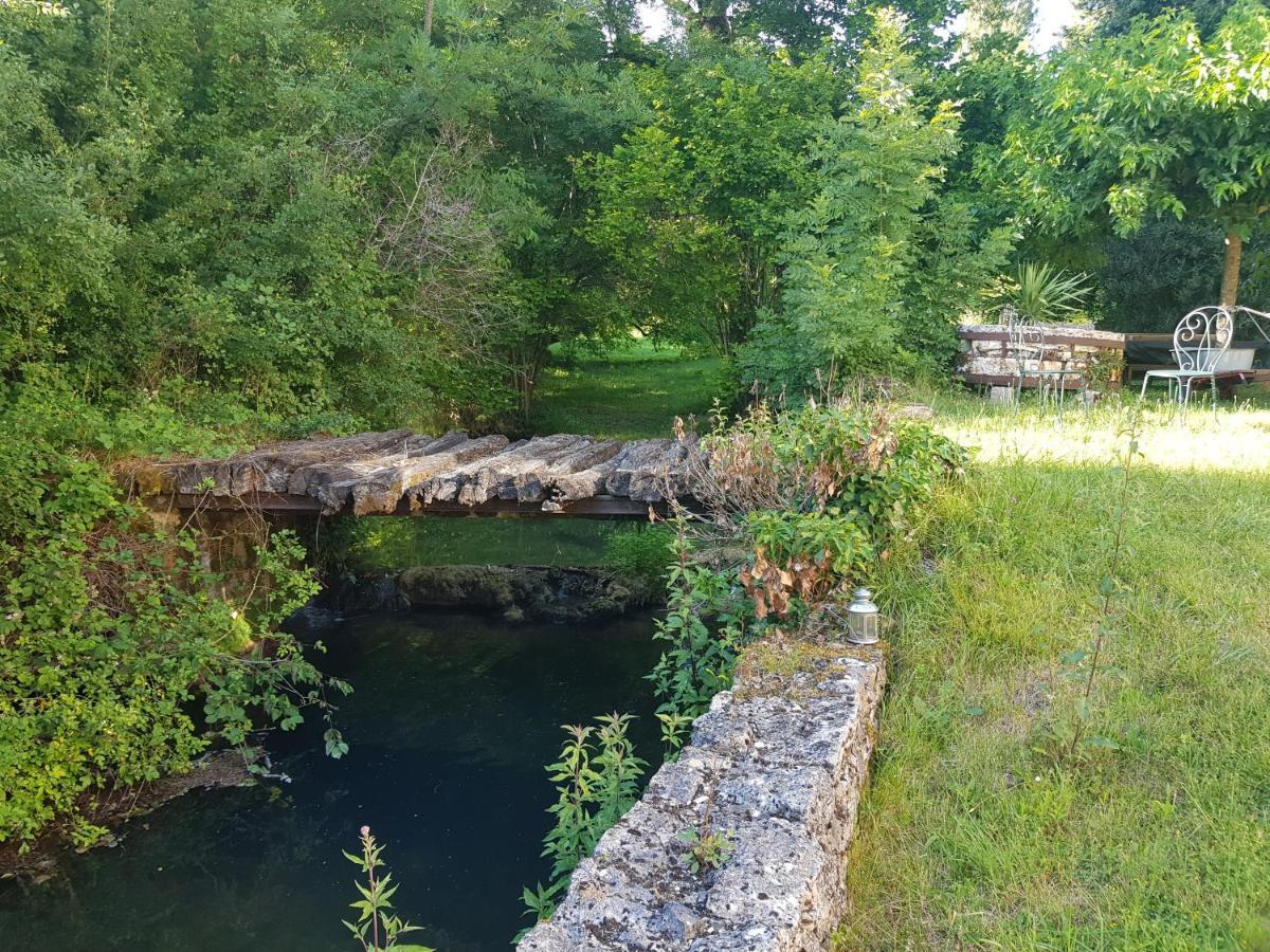 לינה וארוחת בוקר Murat Le Moulin De Jules Et Akasha מראה חיצוני תמונה
