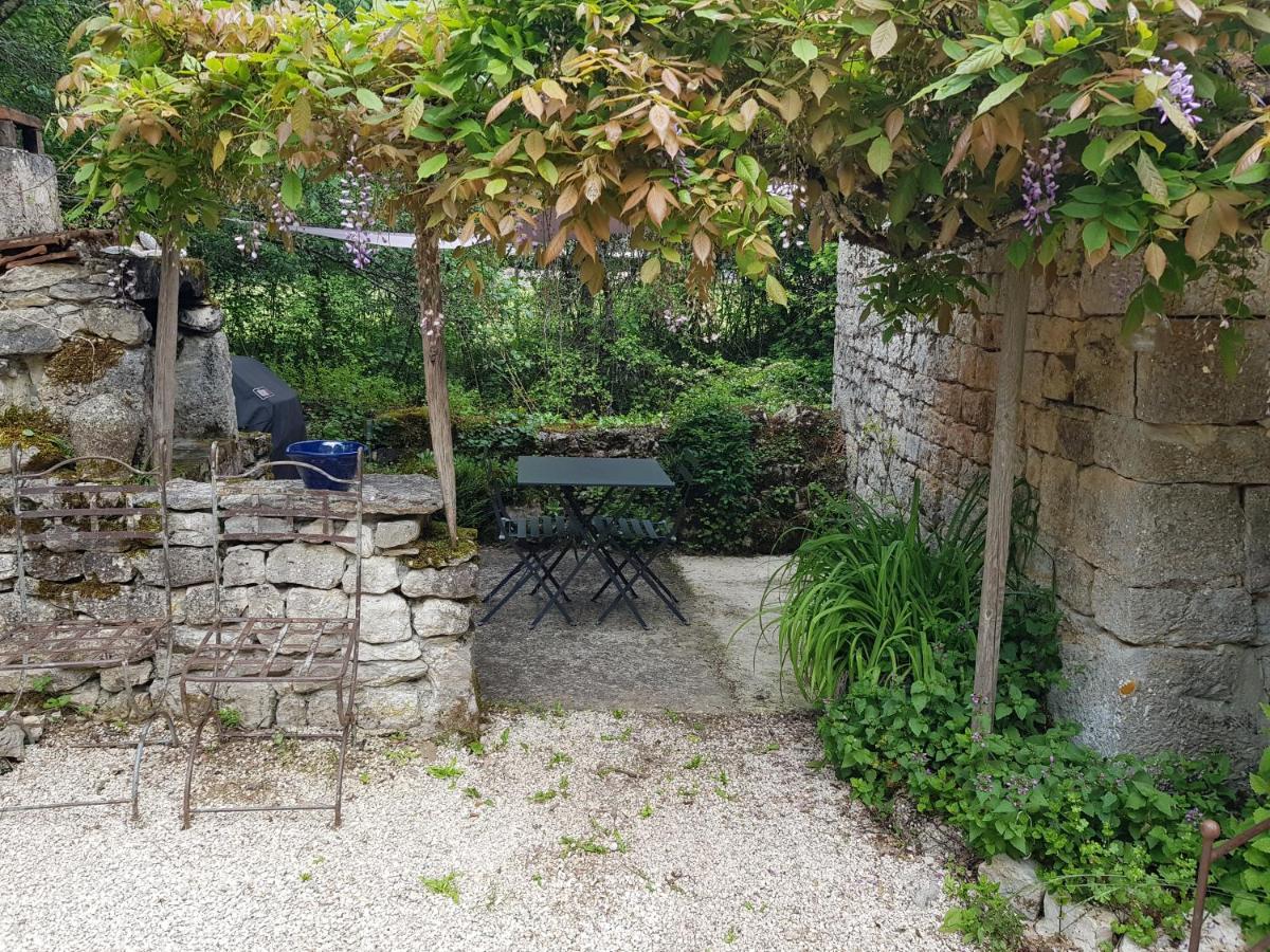 לינה וארוחת בוקר Murat Le Moulin De Jules Et Akasha מראה חיצוני תמונה